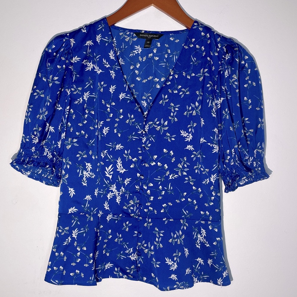 Banana Republic - Royal Blue and White Floral Blouse - Women’s XS